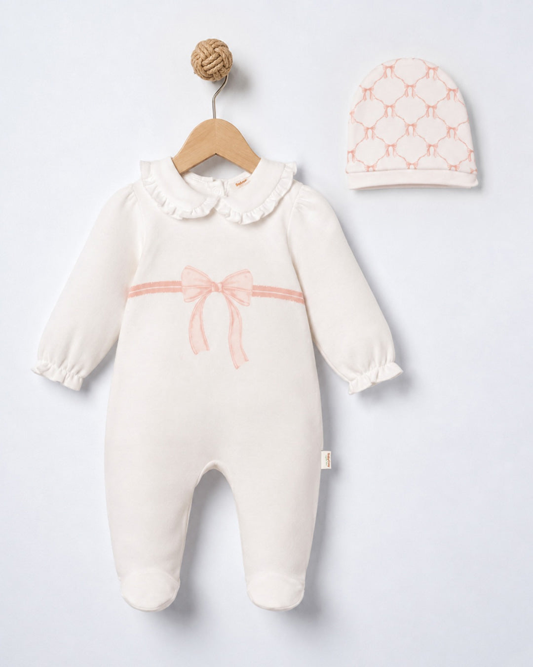 Footed rompers with hat