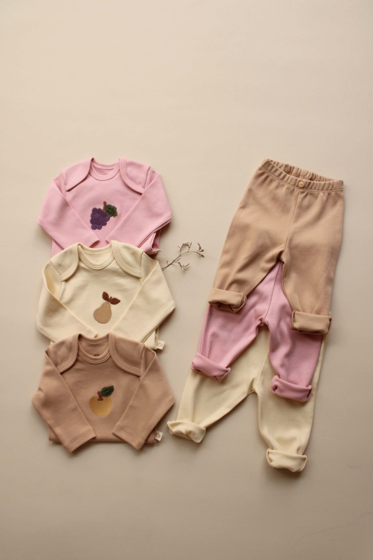 Pack of 3 bodysuits and 3 leggings