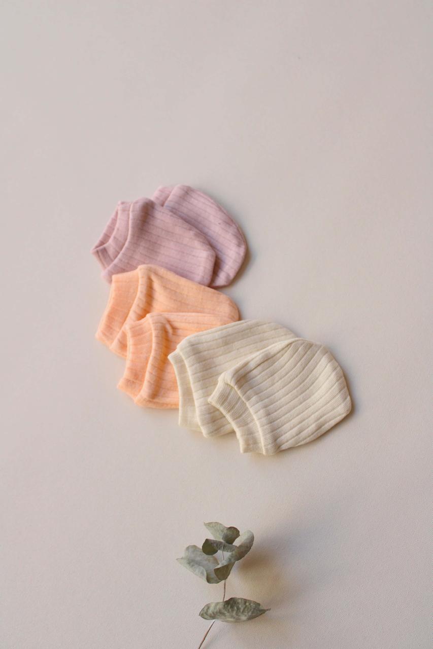 3 pairs of baby gloves