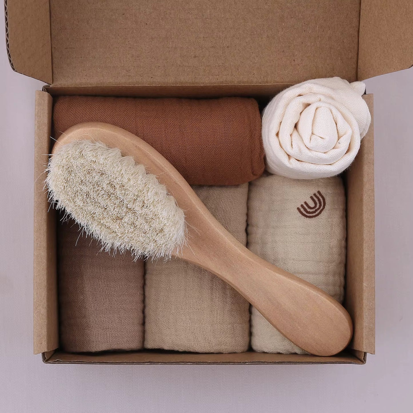 Newborn gift boxes (set of 5 towels and 1 hairbrush)