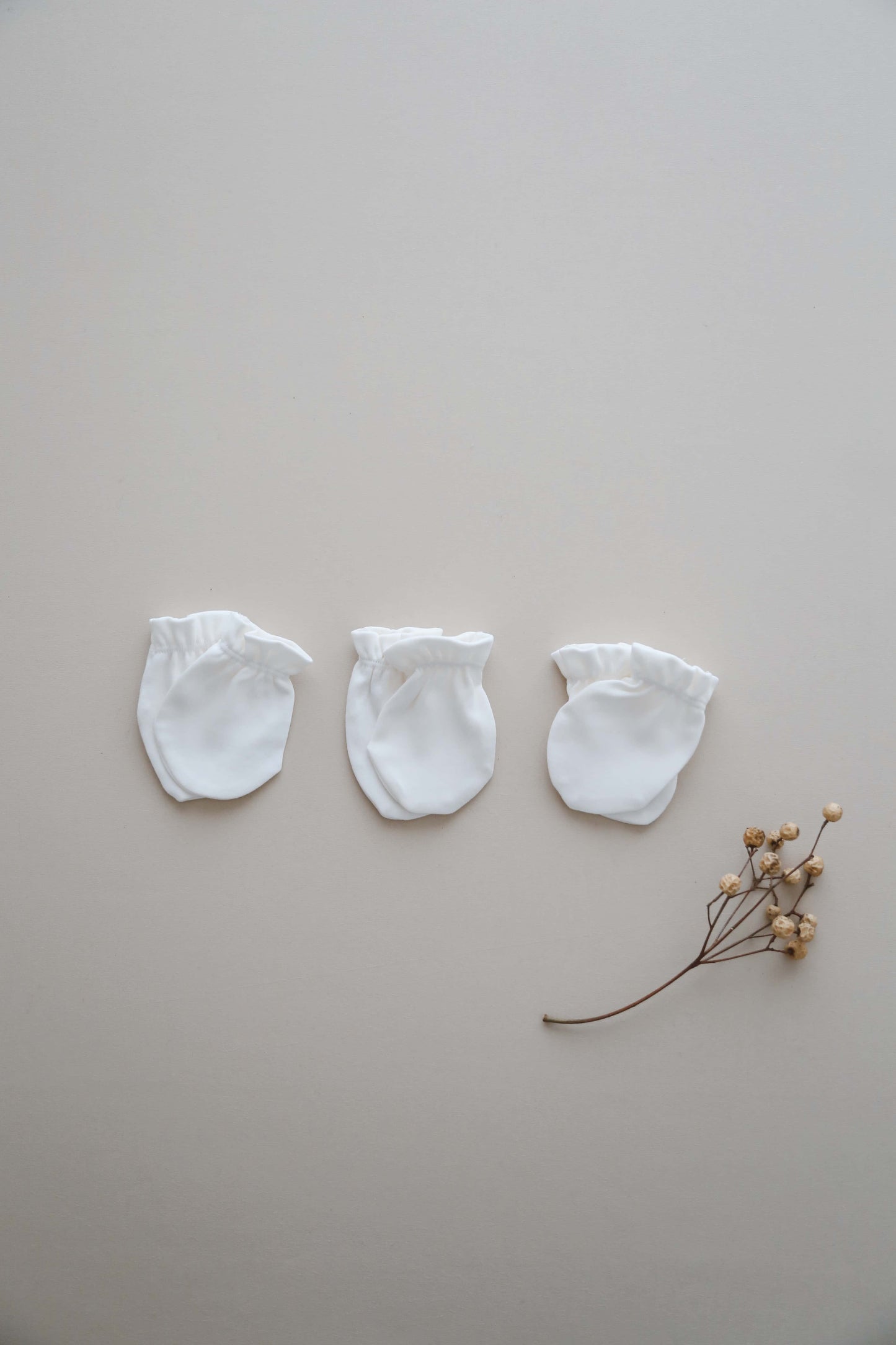 3 pairs of baby gloves