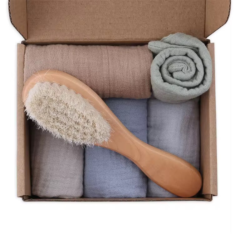 Newborn gift boxes (set of 5 towels and 1 hairbrush)