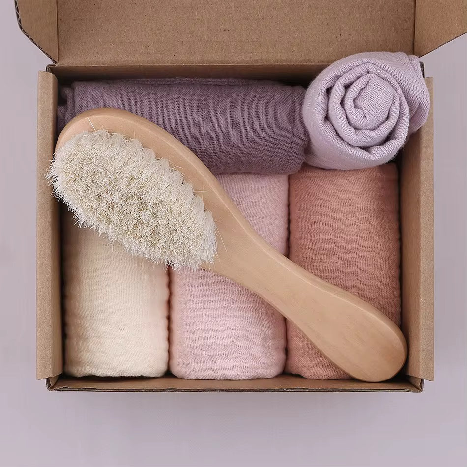 Newborn gift boxes (set of 5 towels and 1 hairbrush)