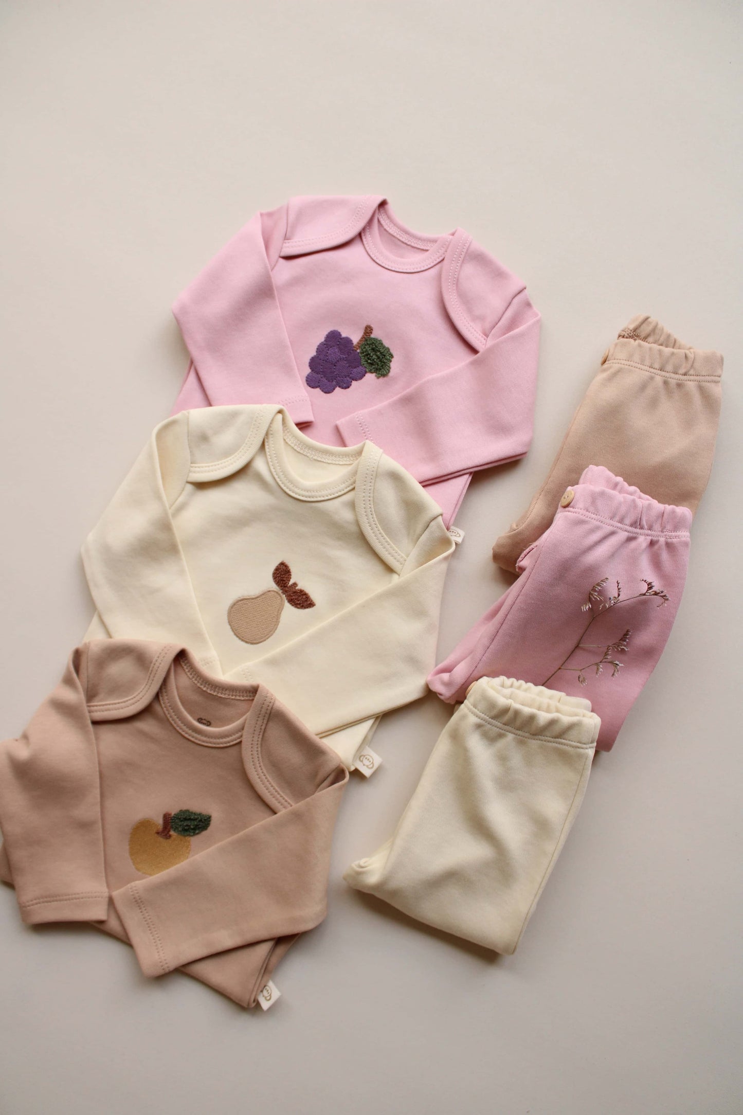 Pack of 3 bodysuits and 3 leggings