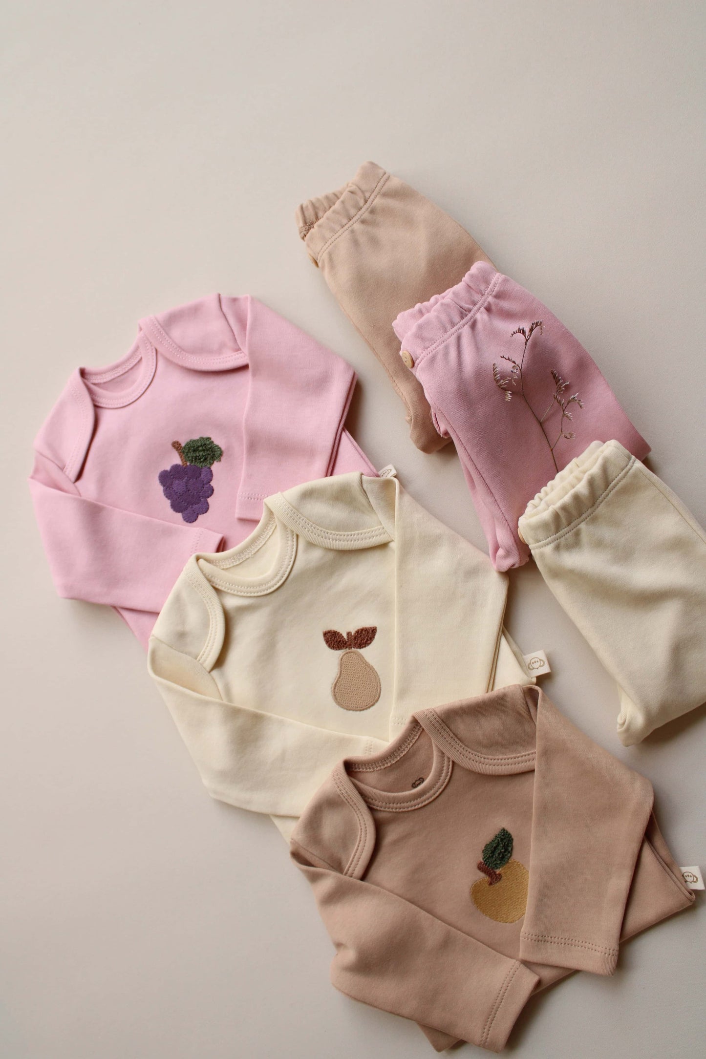 Pack of 3 bodysuits and 3 leggings