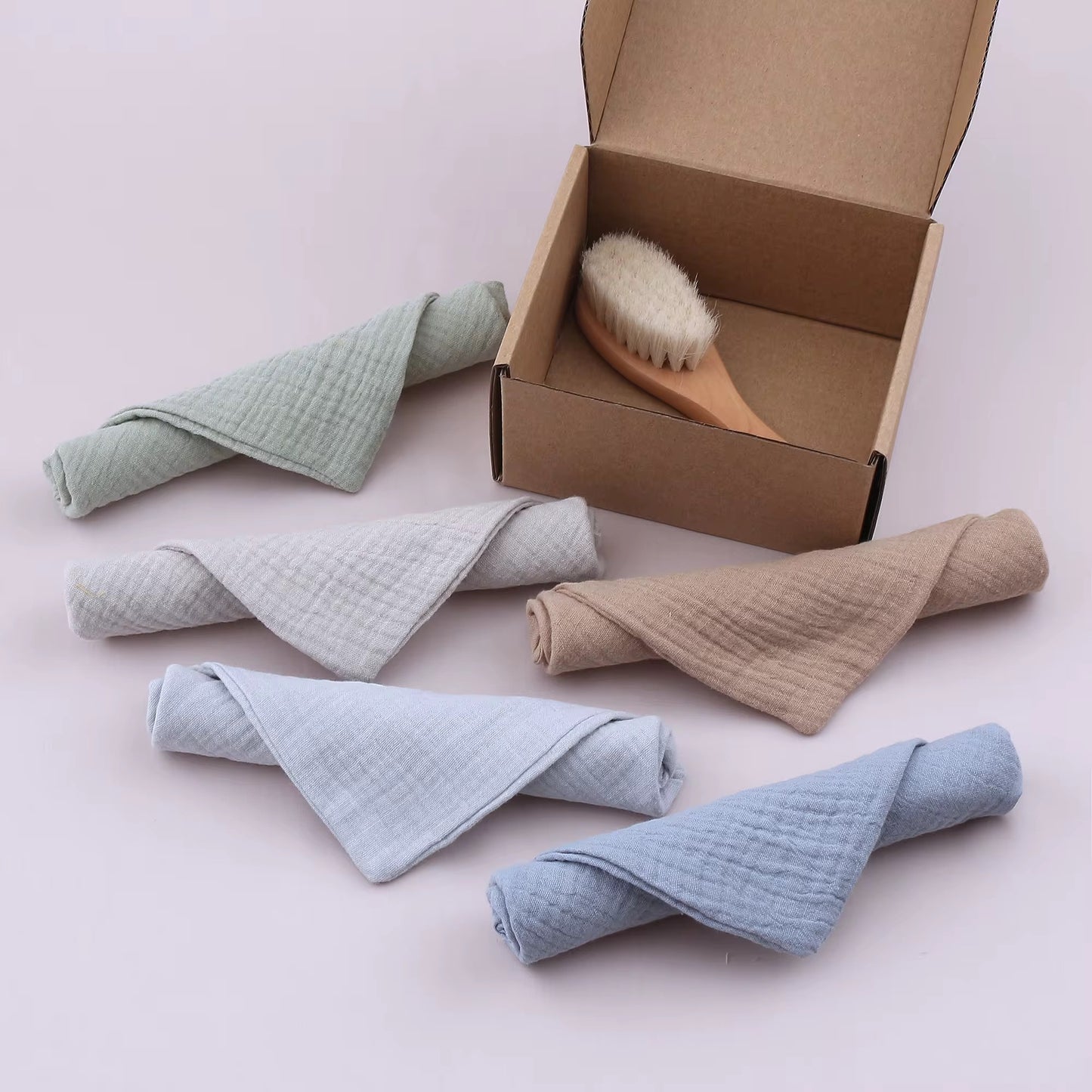 Newborn gift boxes (set of 5 towels and 1 hairbrush)
