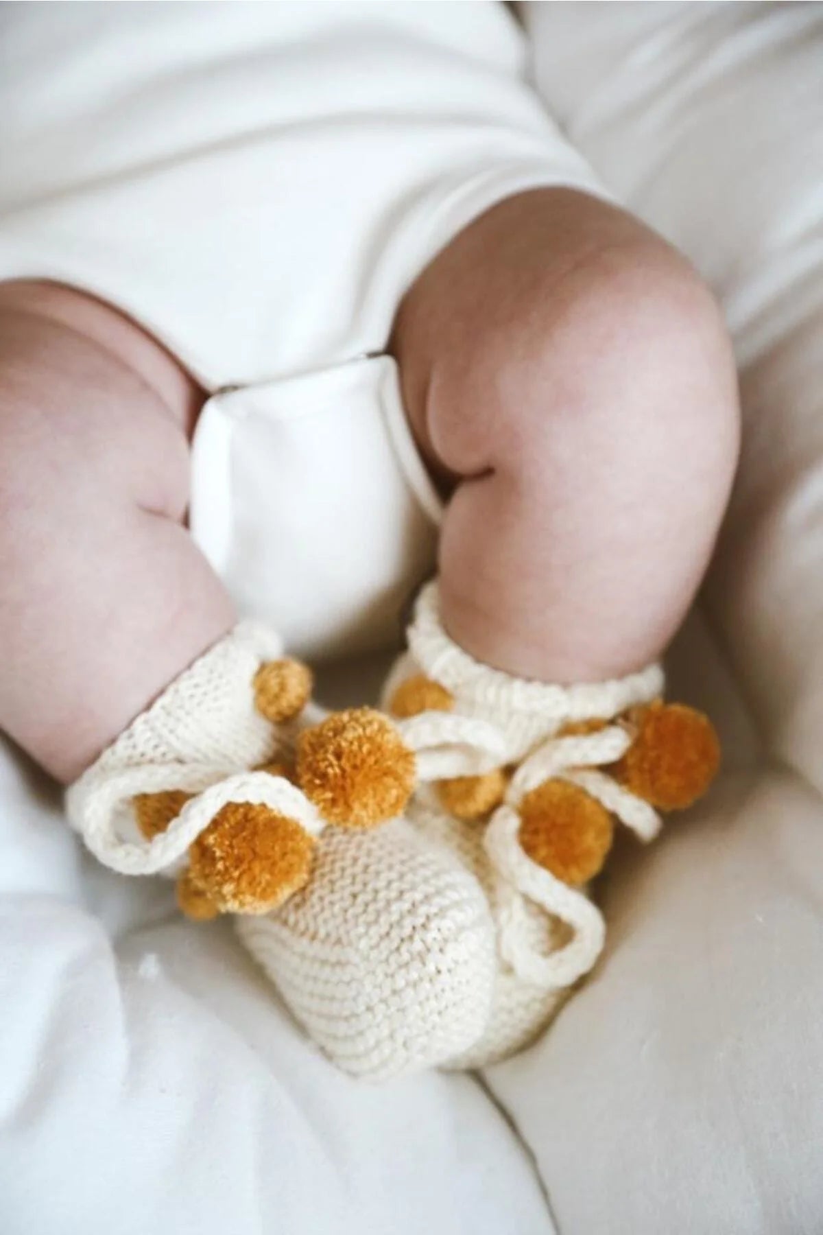 Beige with pompom knit booties baby
