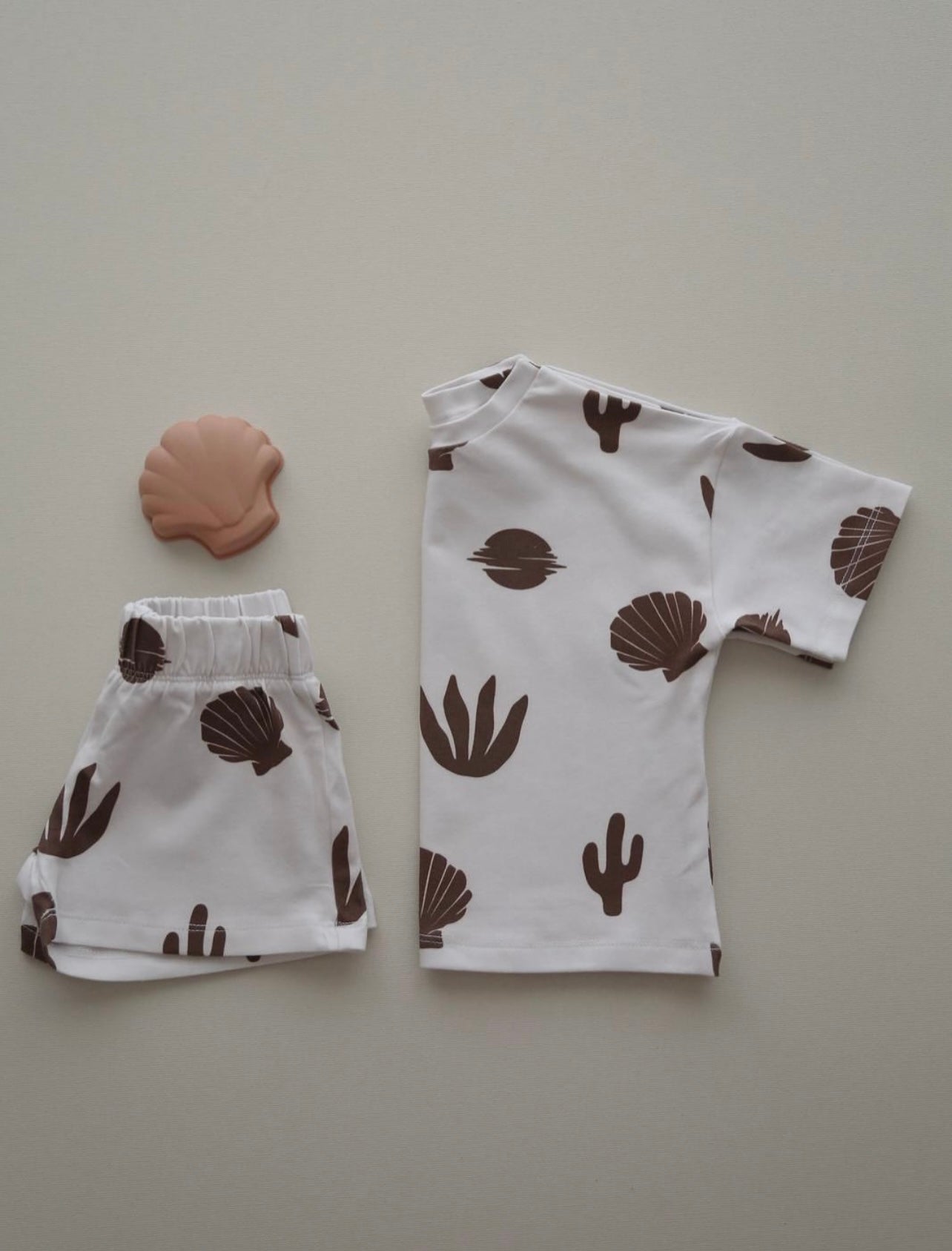 Cactus-Seashell unisex patterned short set