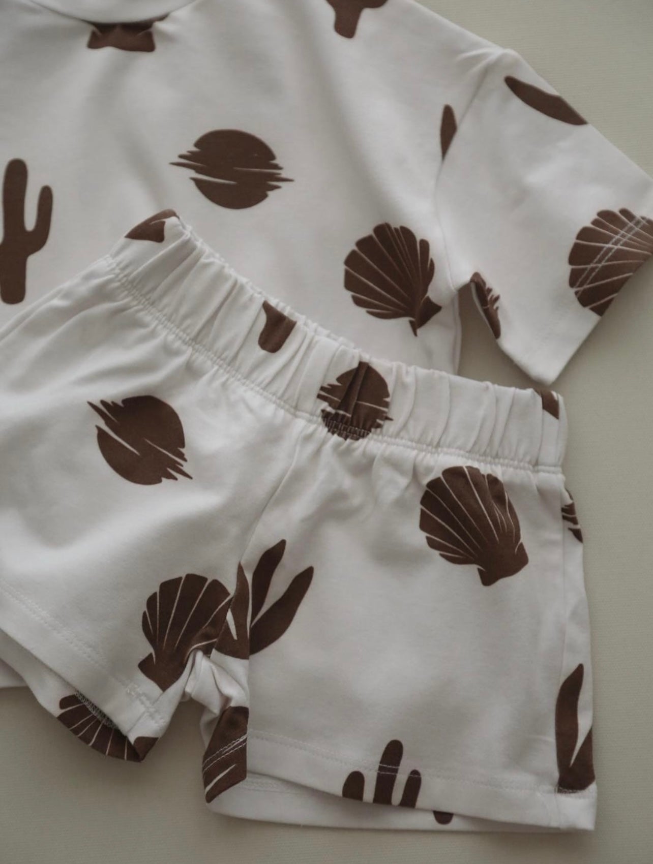 Cactus-Seashell unisex patterned short set