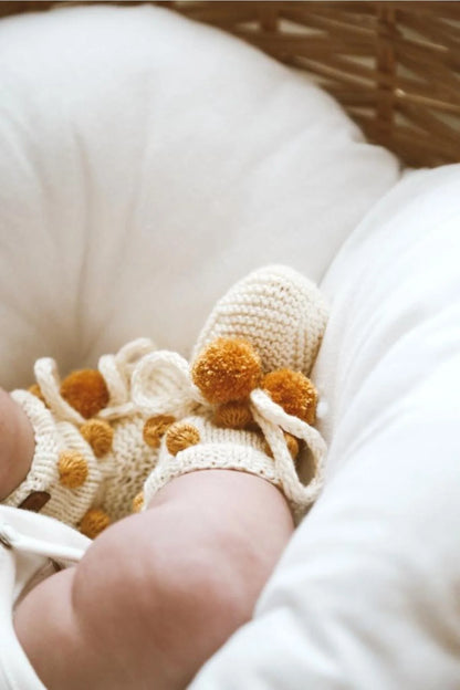 Beige with pompom knit booties baby