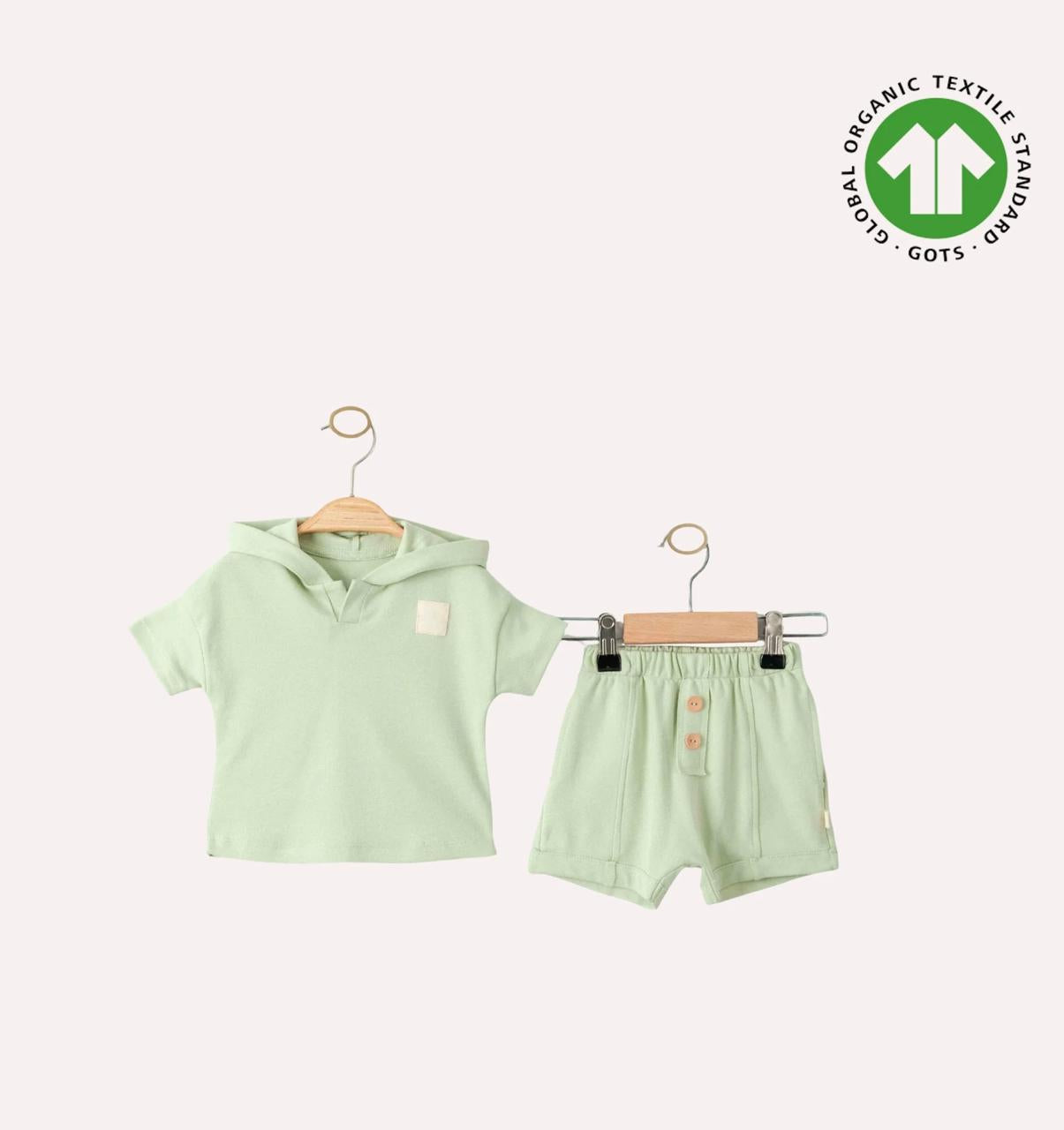 Hooded t-shirt & shorts