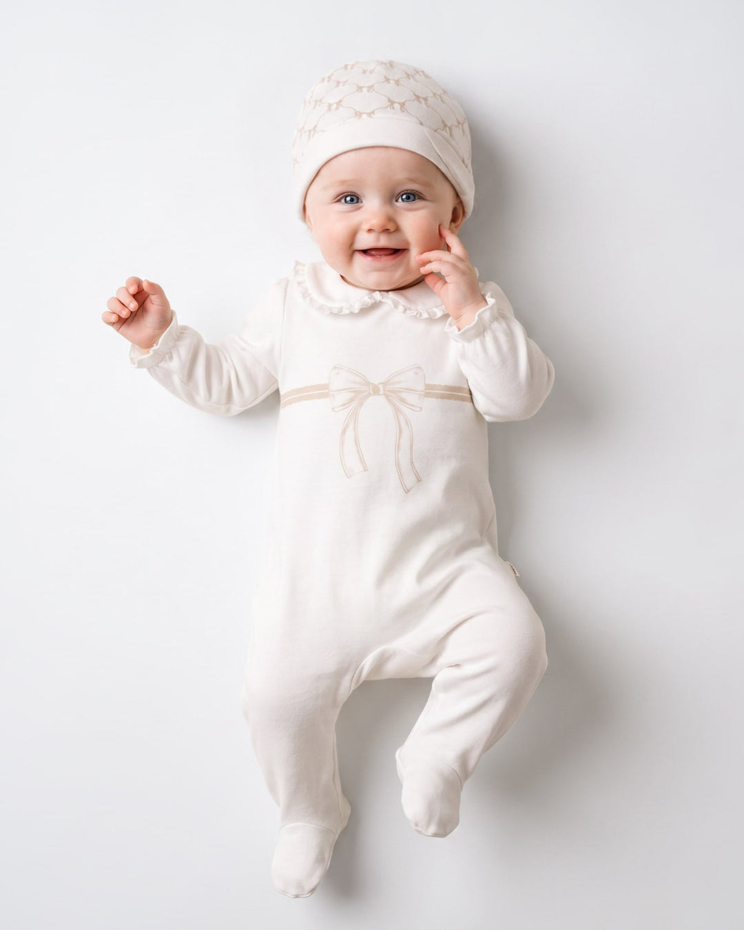 Footed rompers with hat