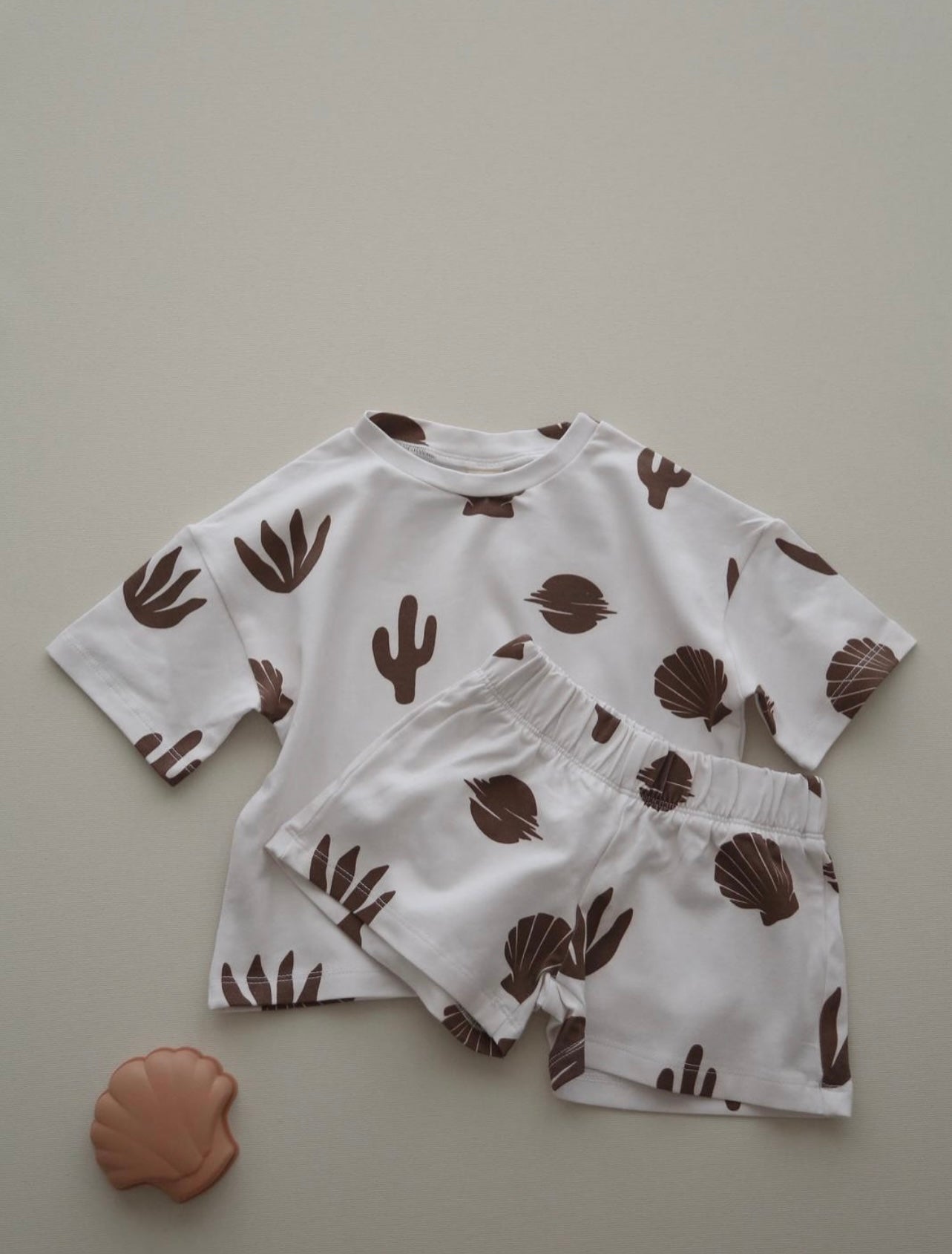 Cactus-Seashell unisex patterned short set