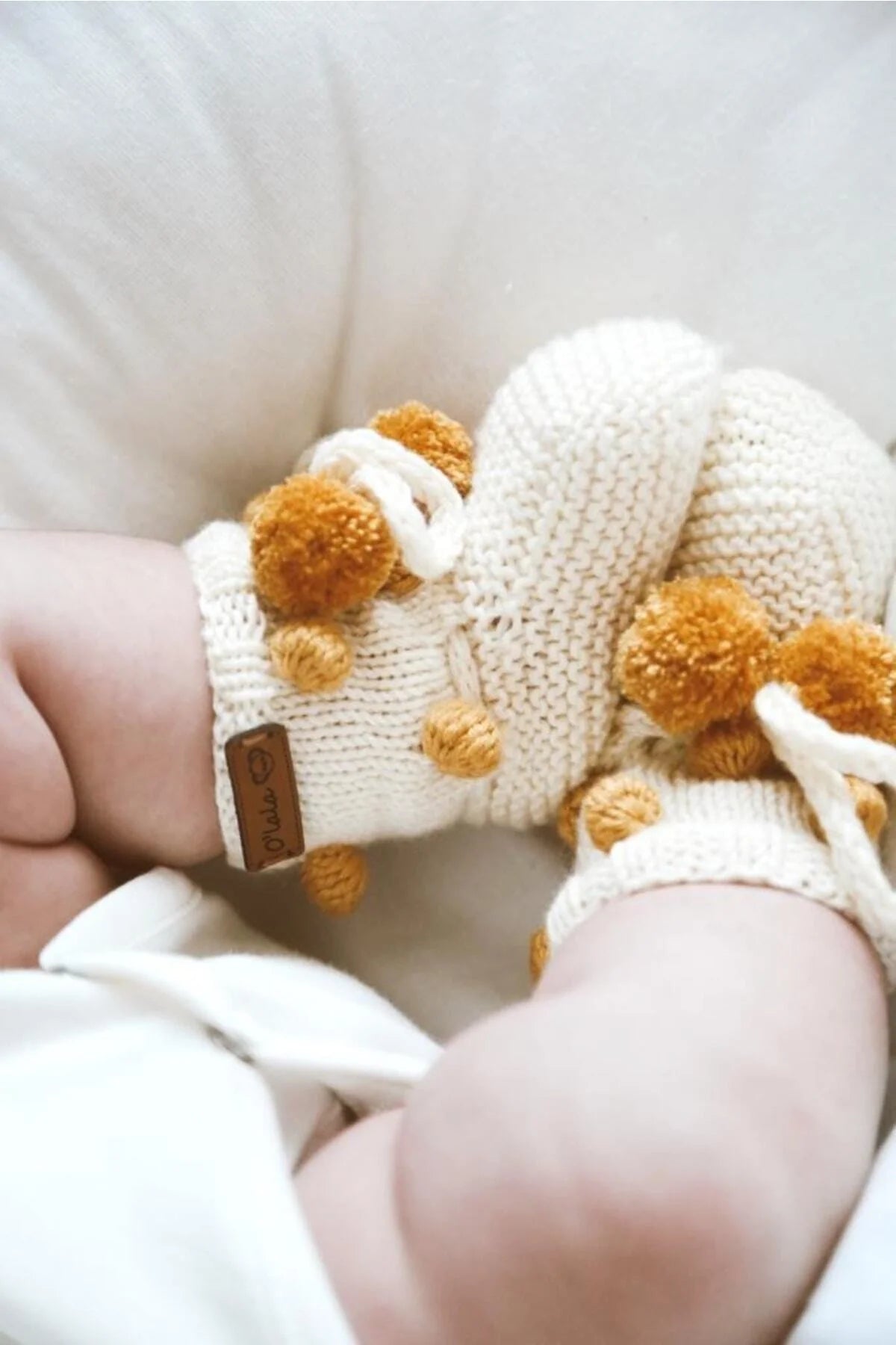Beige with pompom knit booties baby