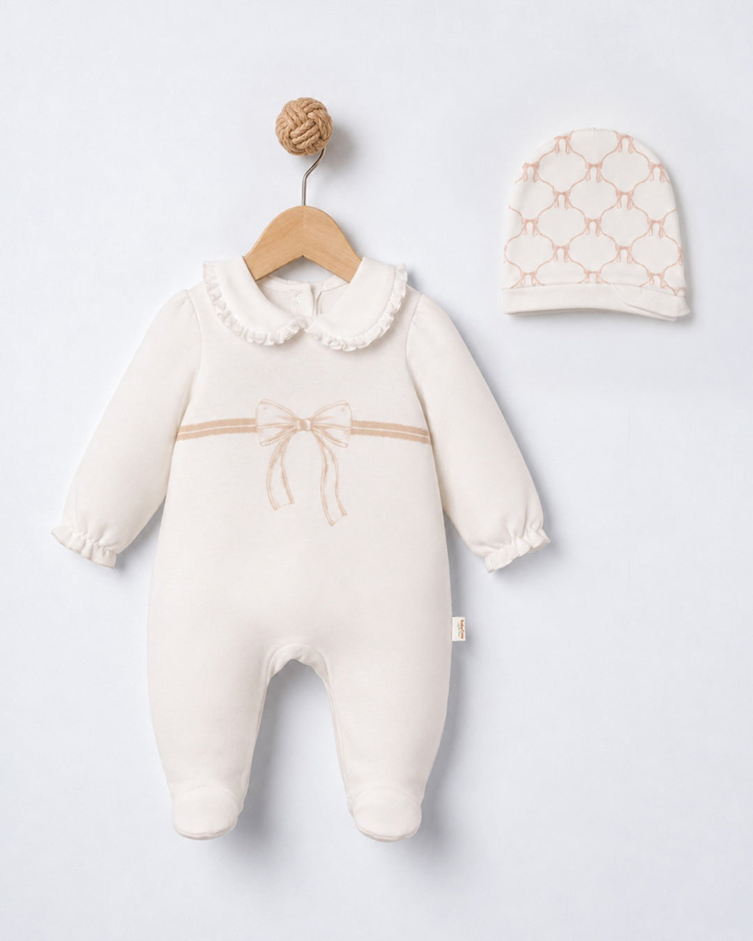 Footed rompers with hat